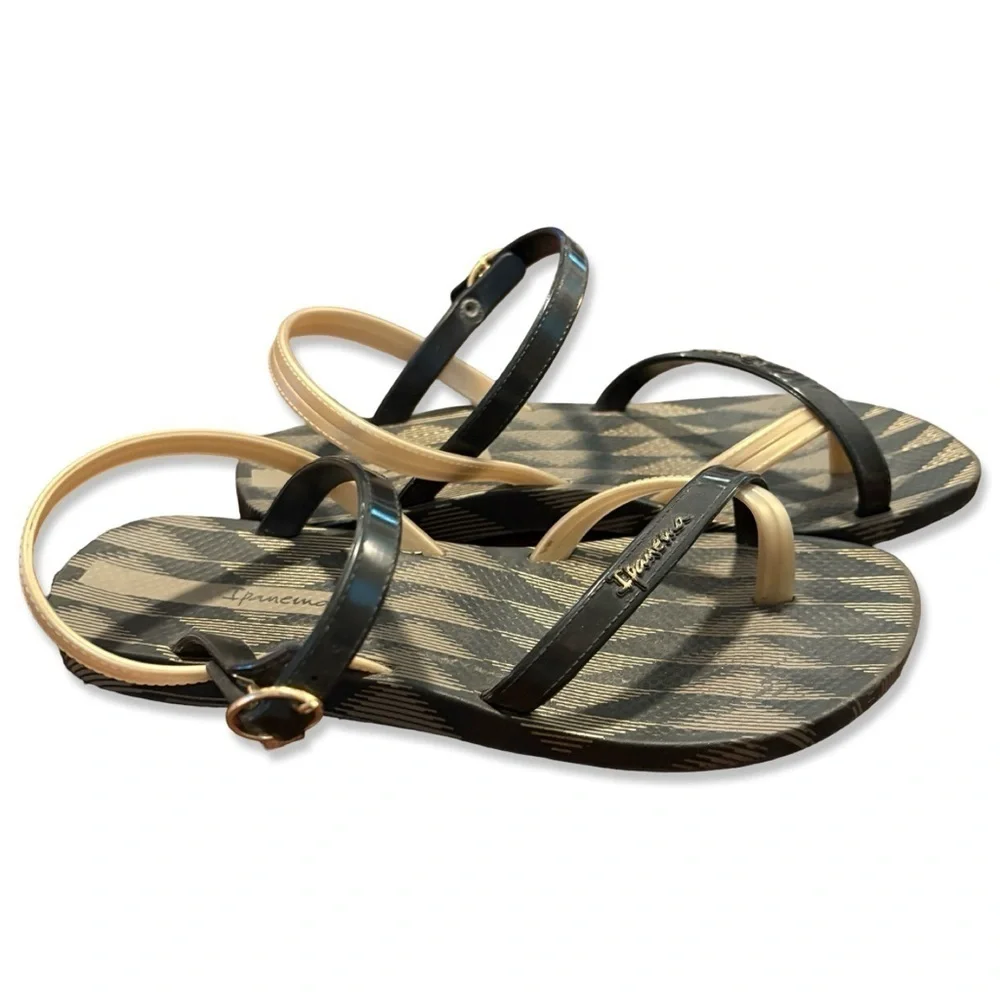 ⭐️IPANEMA Girls Gold and Black Strappy Sandals
